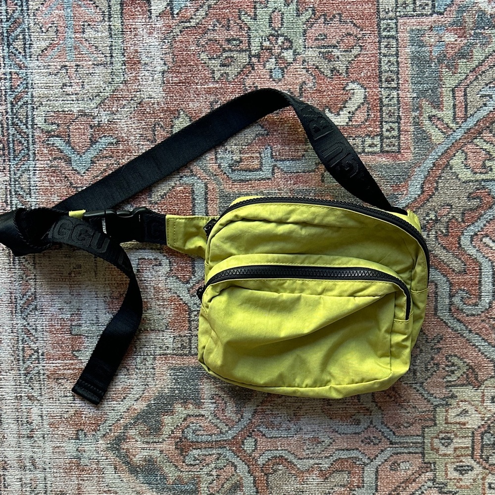 BAGGU Lime Crossbody Bag with Black Strap